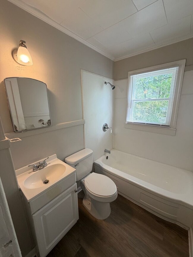 Foto del edificio - NEW LISTING!!