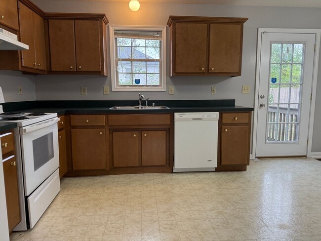 Foto del edificio - 2 bedroom 1.5 bath townhouse