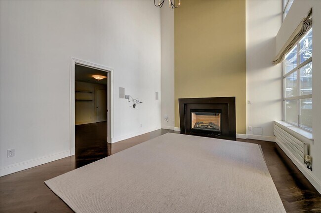 Building Photo - 33 Clementina St