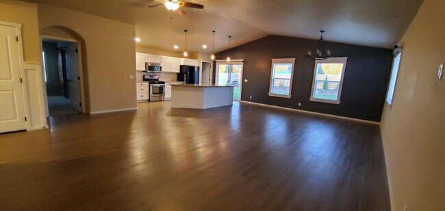 Foto del edificio - 7333 N Fairborne Ln