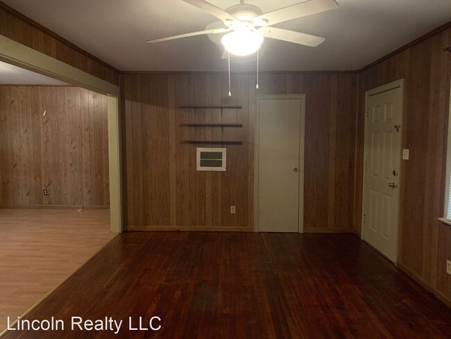 Building Photo - 2 br, 1 bath House - 423 University Dr