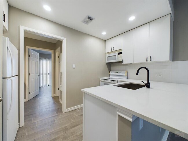 Building Photo - 2815 Rio Grande St