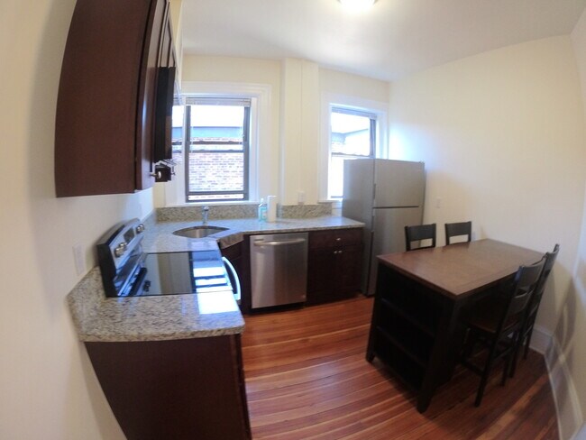Building Photo - 1463 Beacon St