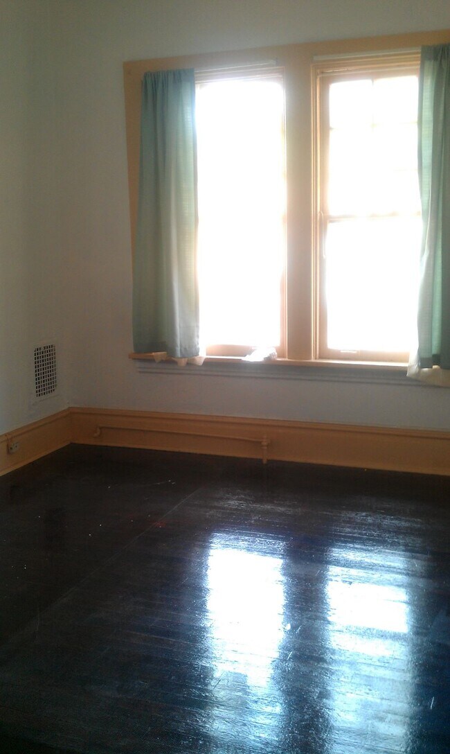 5817 Douglas St Unit 2, Pittsburgh, PA 15217 Apartments in Pittsburgh, PA