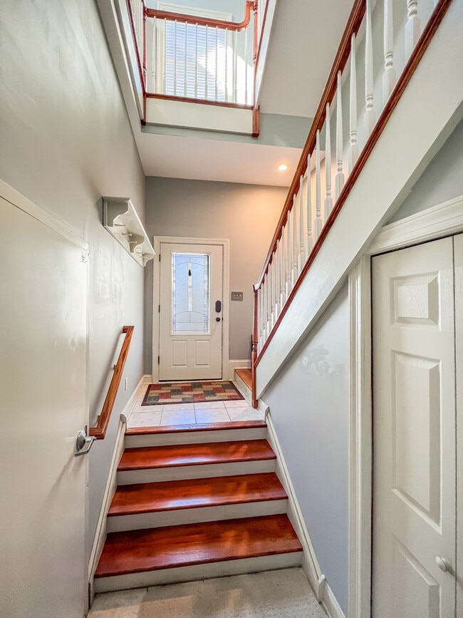 Foyer - 83 S Hamilton St