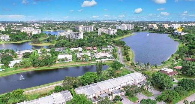 Foto del edificio - 2801 N Palm Aire Dr