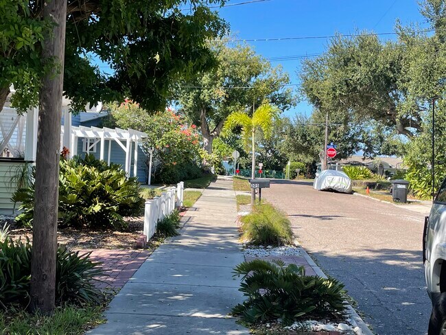 Cerca de la bahía - 1504 N Osceola Ave