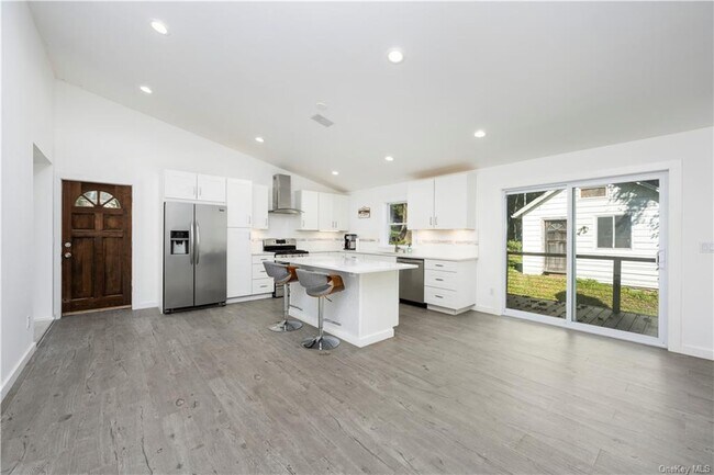 Foto del edificio - 257 White Pond Rd