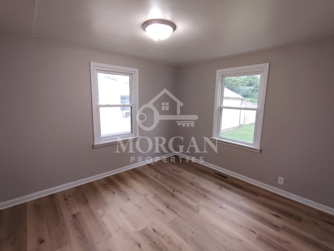 Building Photo - 904 Woodlawn Dr