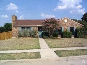 Building Photo - 991 Redcedar Way Dr