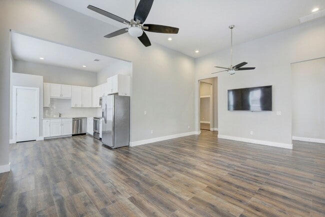 Foto del edificio - 7bed/4bath in West Campus