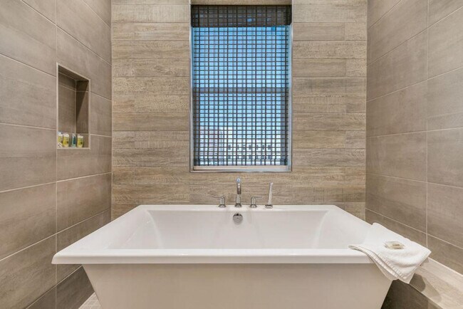 Foto del edificio - 3737 Bienville Ave