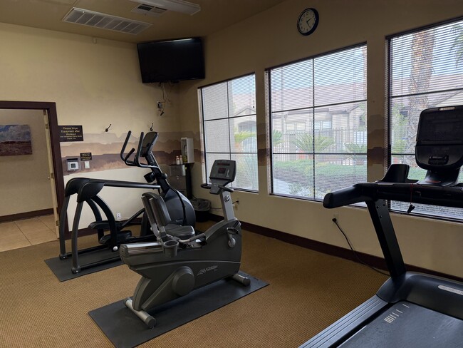 Foto del edificio - 8250 N Grand Canyon Dr