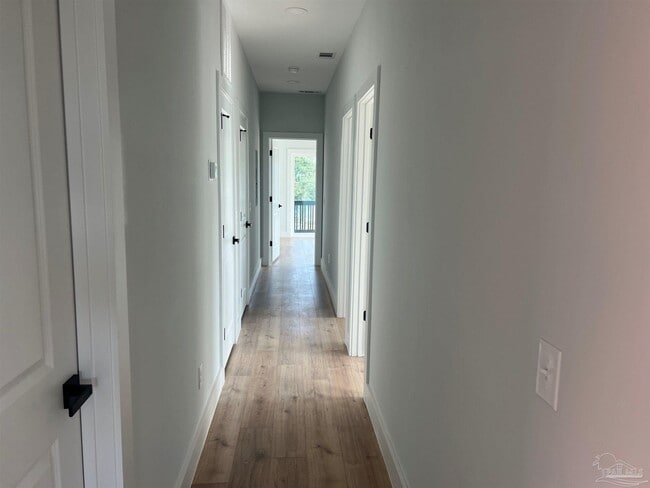 Foto del edificio - 305 N Pace Blvd