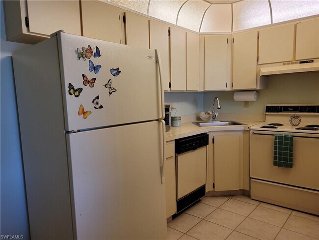 Foto del edificio - 4661 Lakeside Club Blvd