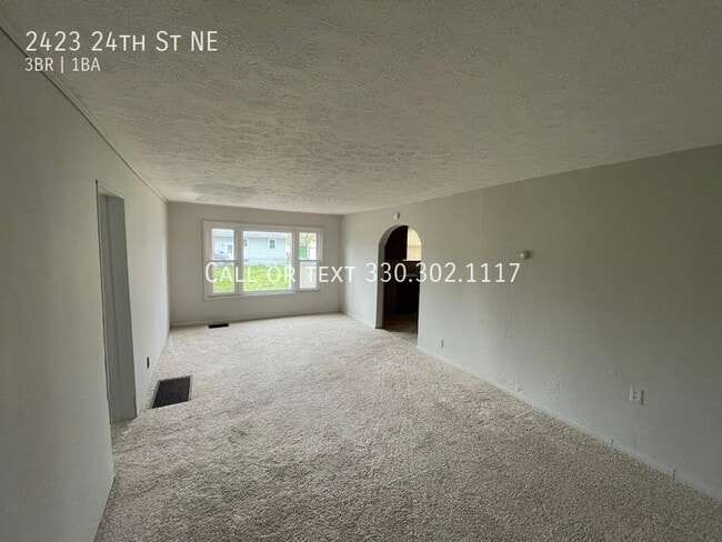 Building Photo - Three bedroom one bathroom home for rent