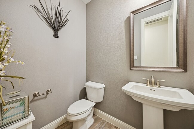 Building Photo - 950 Gentle Knoll Ln