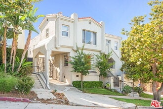 Building Photo - 1121 S Orange Dr