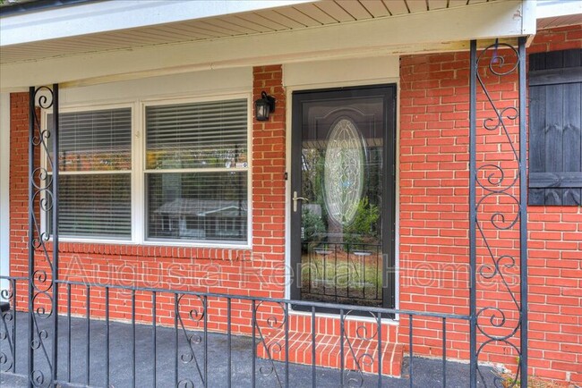 Building Photo - 3338 Oakridge Dr