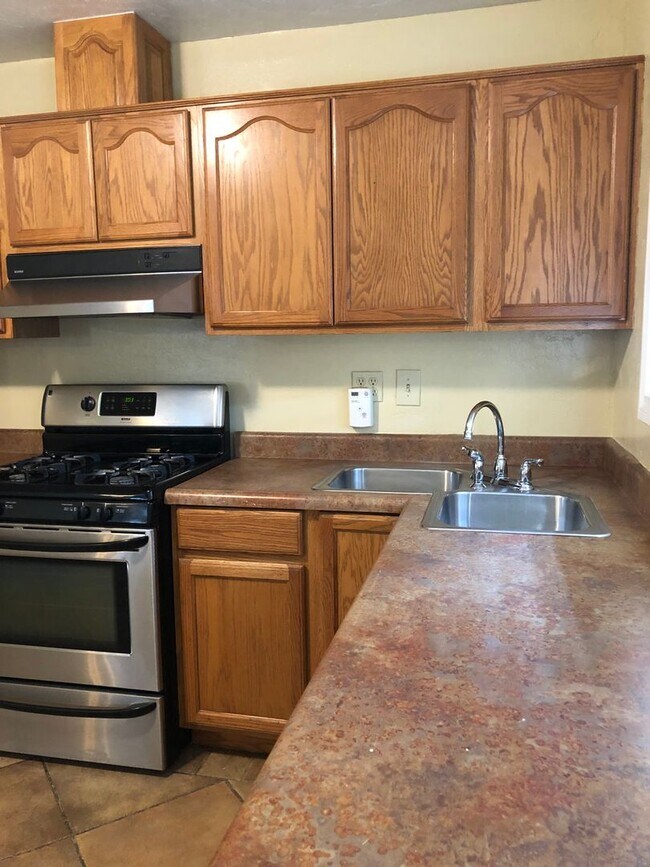 Foto del edificio - Perfect Family Home! 3 Bed/2 Bath Near Schools in Brawley