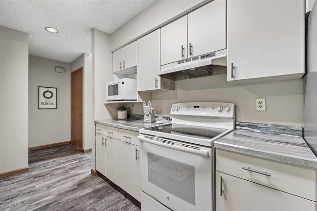 Foto del edificio - 2060 Holiday Rd