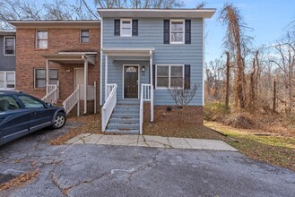 Building Photo - 902 Creekside Dr