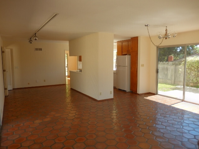 Foto del edificio - Large 4 Bed, 3 Bath Single Family Home in ...