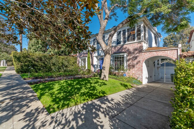 Building Photo - 1604 Pandora Ave