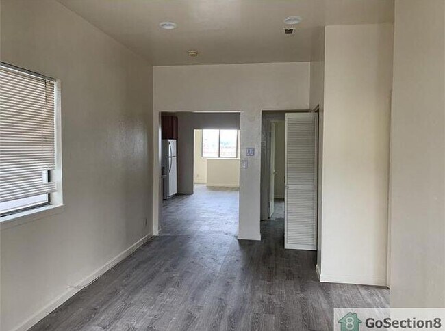 Building Photo - 3 bedroom in San Francisco CA 94124