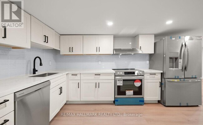 Building Photo - 124 Colborne St