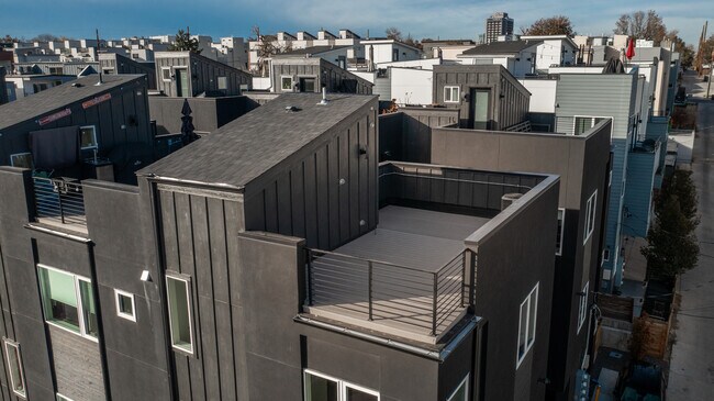 Rooftop Terrace - 1236 Perry St