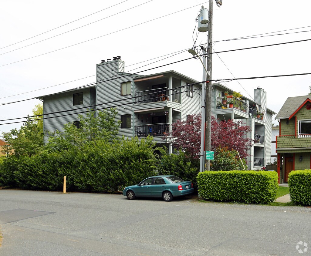 Primary Photo - Parkview Apartments