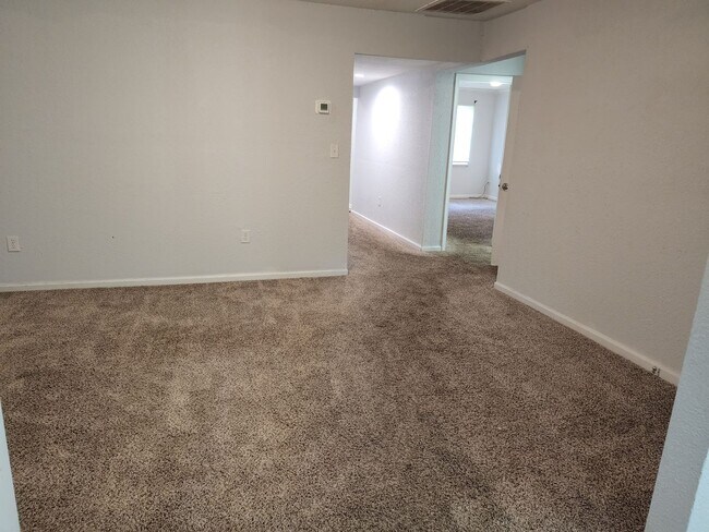 Building Photo - 2043 Maywood St