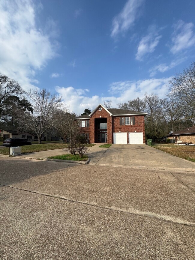 Building Photo - 201 Pebble Springs Ln