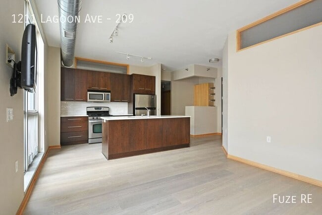 Building Photo - 1211 Lagoon Ave