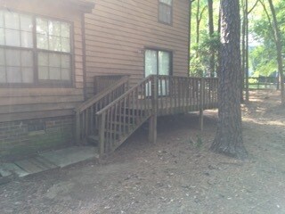 Building Photo - Available!  Traditional home in desirable ...
