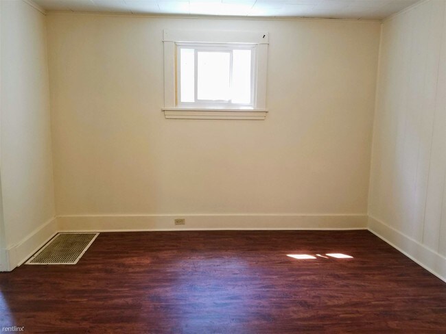 Building Photo - 2 br, 1 bath Duplex - 371 Hulton Road