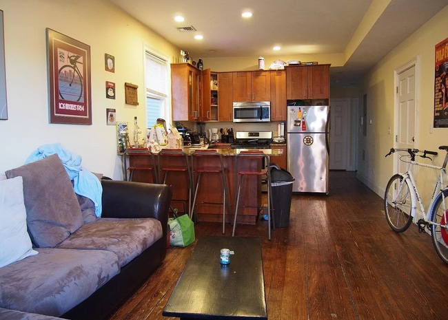 Building Photo - 731 Parker St