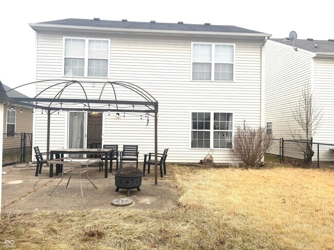 Foto del edificio - 8127 Maple Stream Blvd