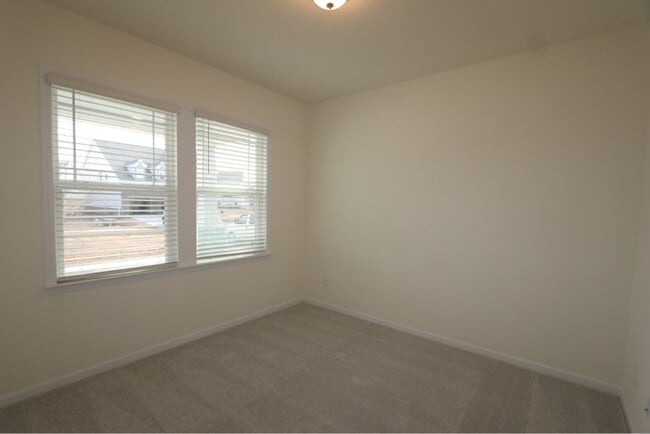 Building Photo - 1924 Carrollton Dr