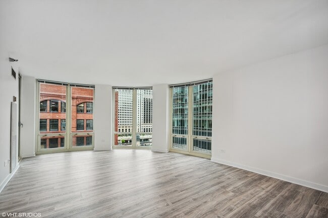 Building Photo - 345 N LaSalle St