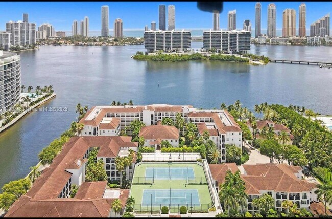 Foto del edificio - 3255 NE 184th St