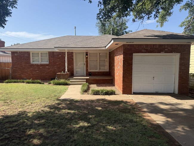 Photo - 428 E 8th St (Edmond, OK) House