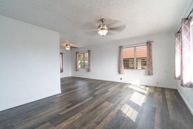 Foto del edificio - Fully remodeled, spacious 3BR/1.5BA/2PKG near Waikele