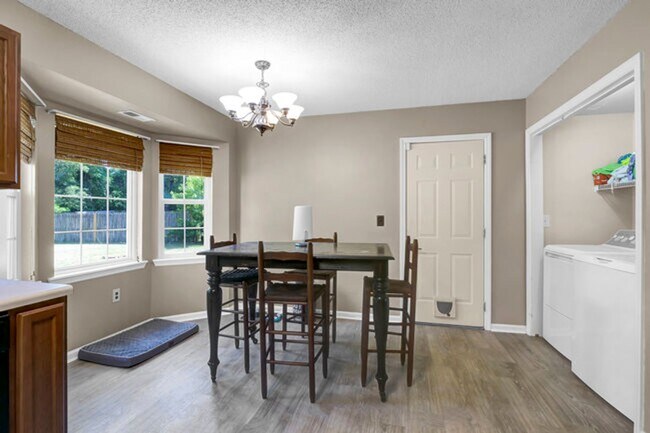 Building Photo - 134 Lawndale Ln., Sneads Ferry, NC 28460