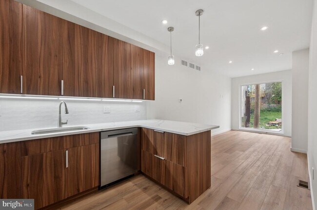 Foto del edificio - 2209 N Franklin St