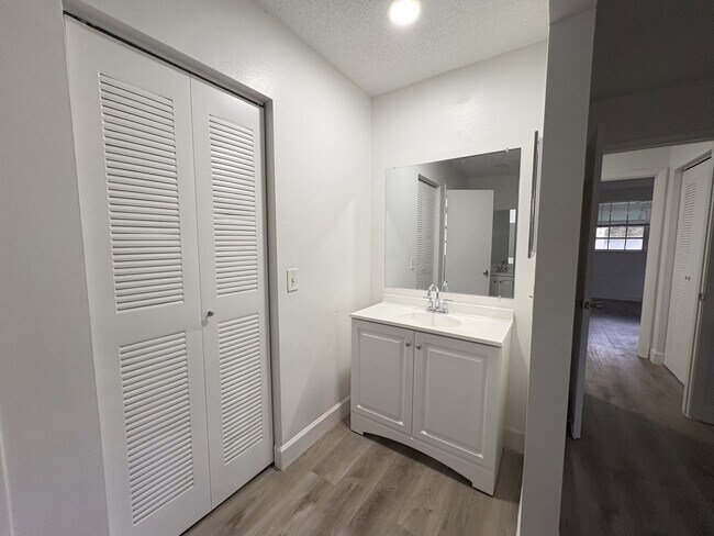 Foto del edificio - 5125 SW 122nd Ter