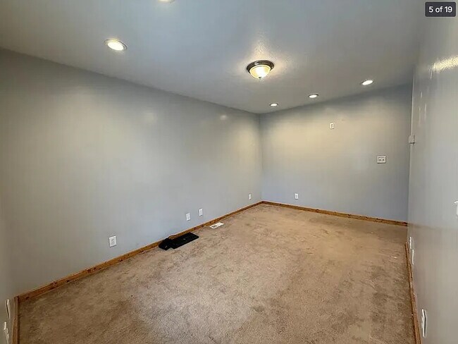 Foto del edificio - 635 Valley St