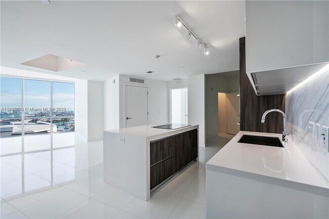 Foto del edificio - 851 NE 1st Ave