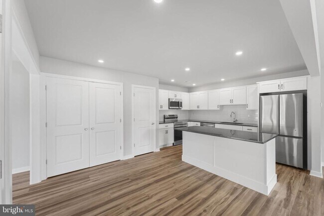 Building Photo - 151 Old Lincoln Hwy